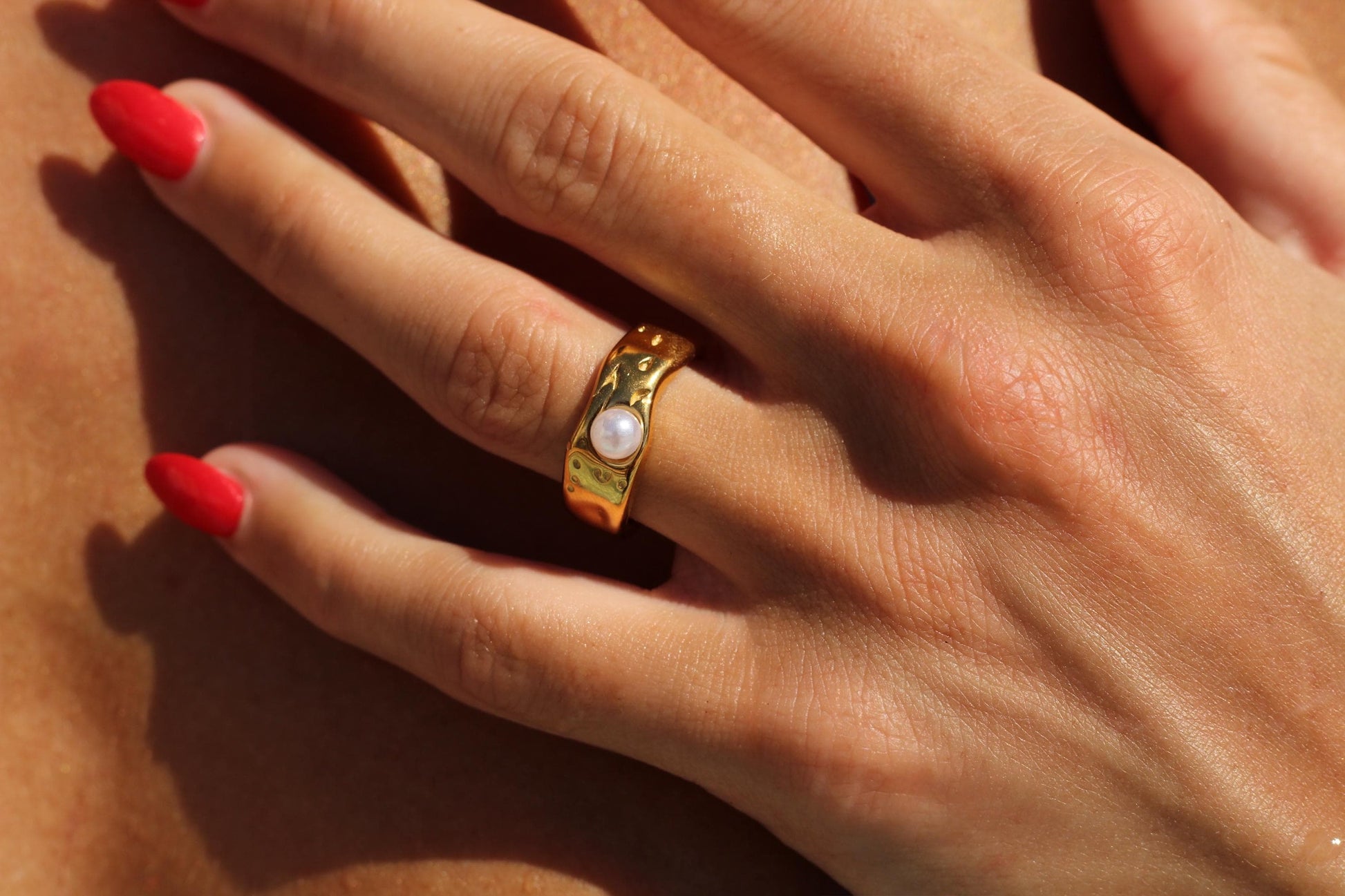 Gold Plated Waterproof Engraved Band Ring with Pearl – Hypoallergenic Adjustable Minimalist Jewelry